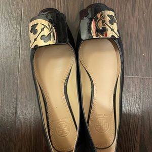 Tory burch flat size 5 in Navy/black patent leather